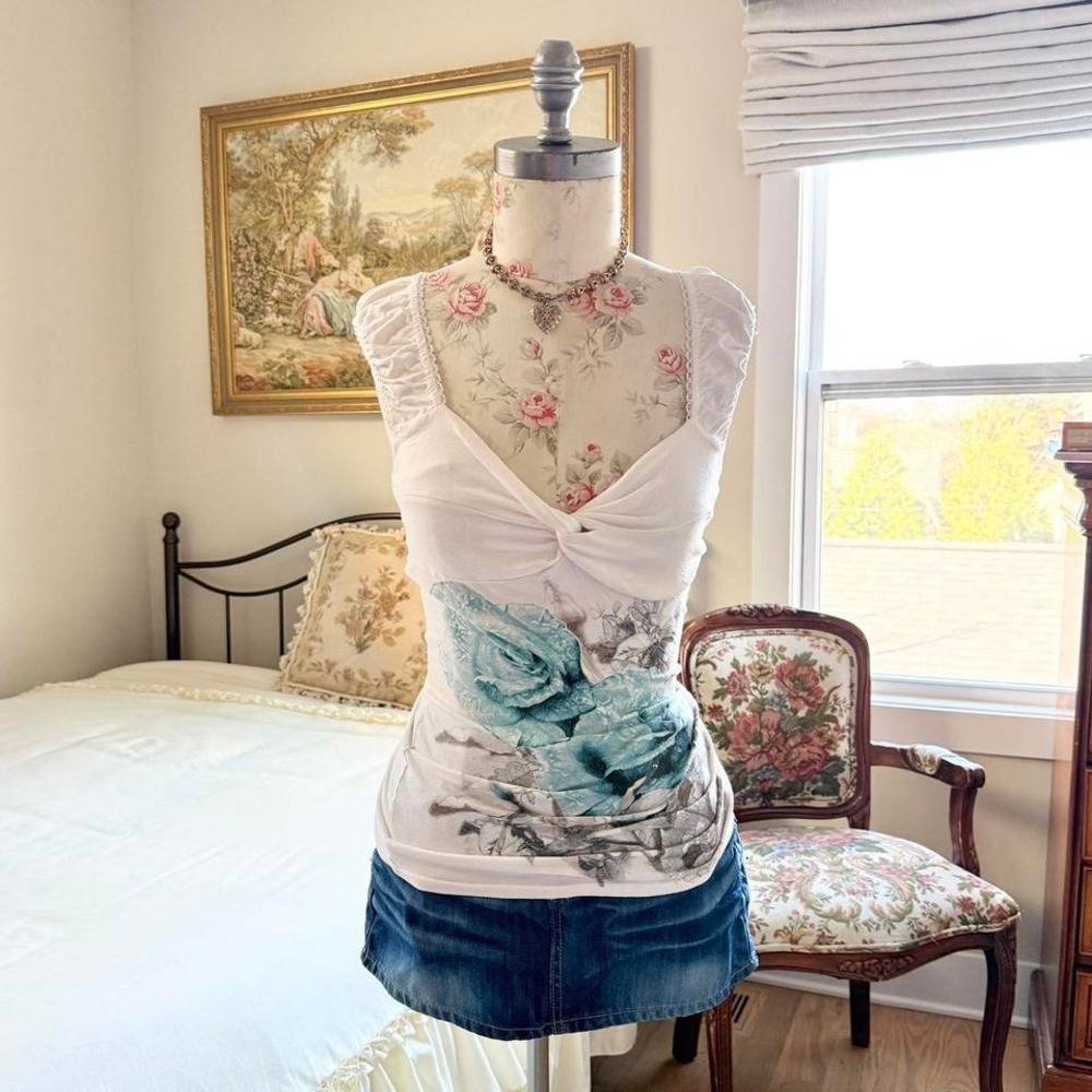 white‎ floral fairy top  Y2K white twist front floral tank fits like a small